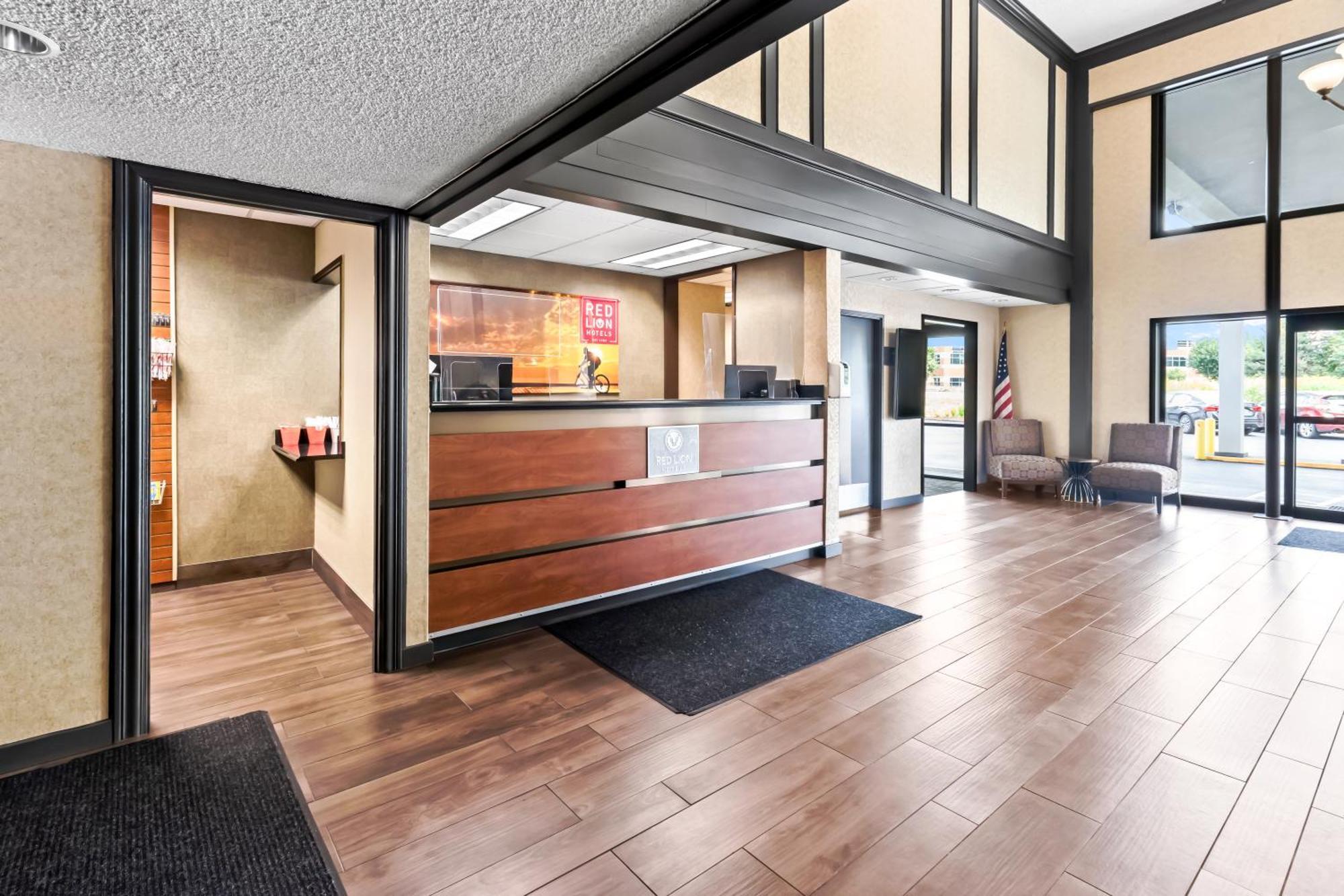Red Lion Hotel Portland Airport Экстерьер фото